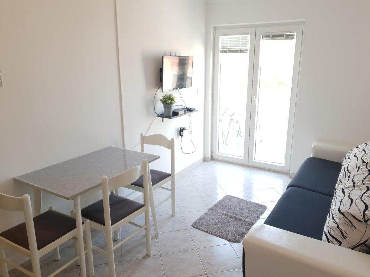 Apartmani Dalmatinka Metajna Exteriér fotografie