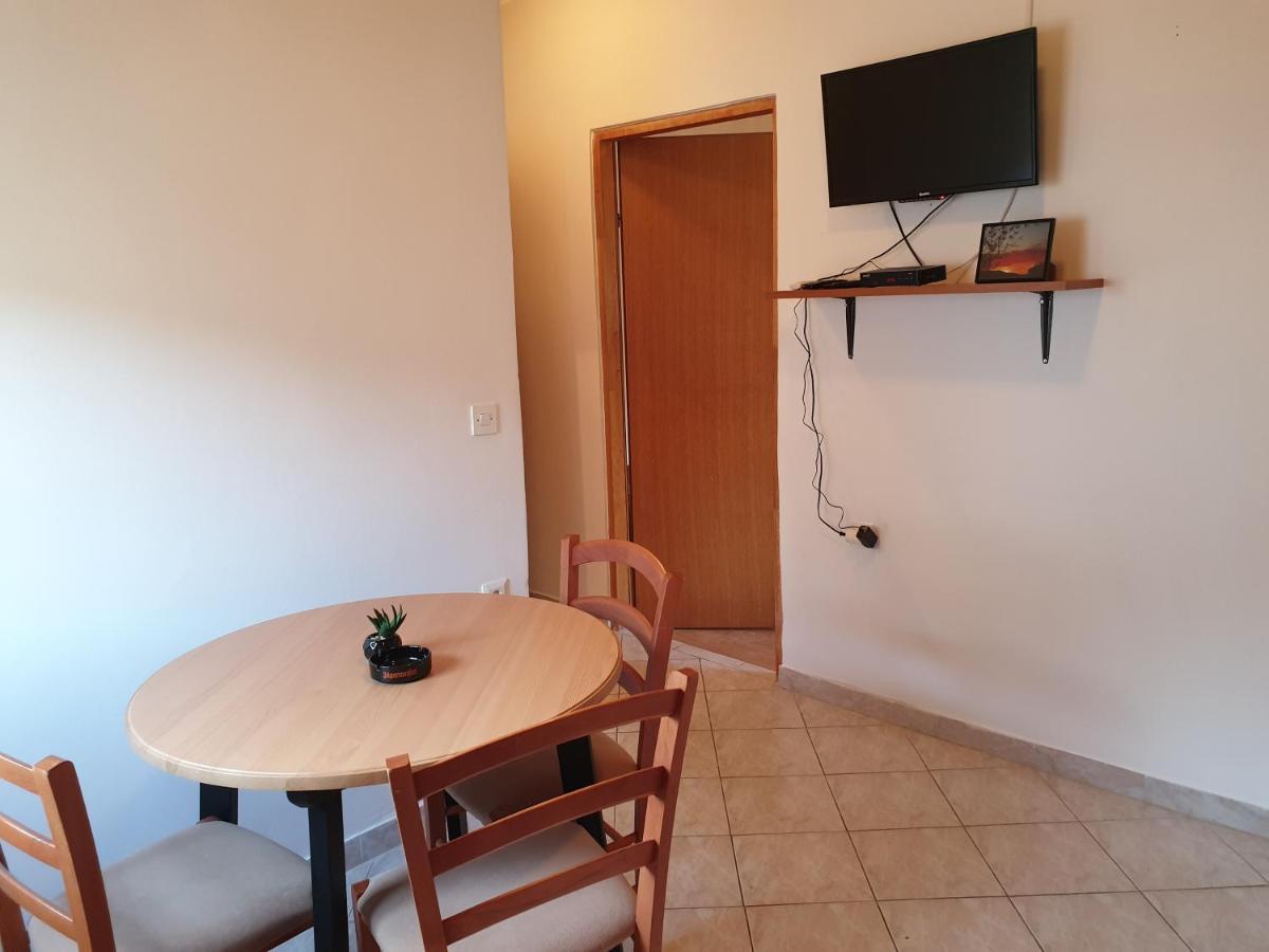 Apartmani Dalmatinka Metajna Exteriér fotografie